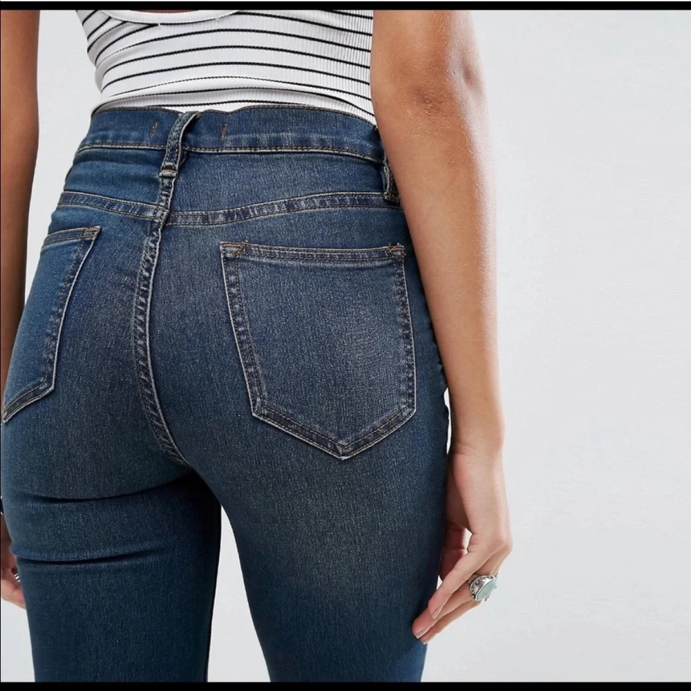 FREE PEOPLE blue stretch high rise skinny jeans denim dark wash. Size 27 crop - Picture 5 of 11